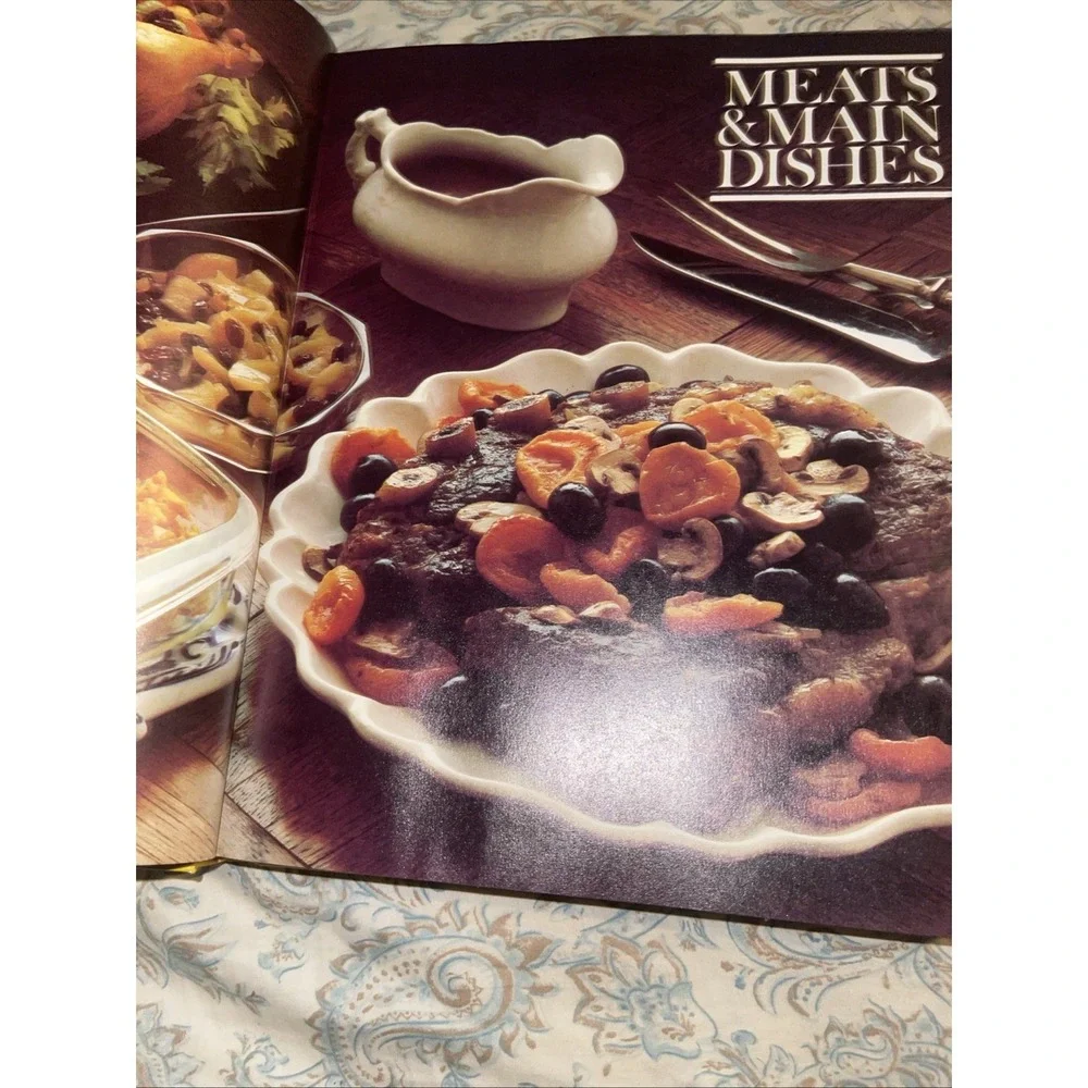 Vintage 1981 Betty Crocker's Microwave Cookbook Hardcover Quick Meal Recipes‎